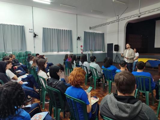 Unioeste divulga o Vestibular nas escolas de Guarapuava