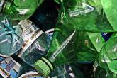 Embalagens plástica para bebidas. Foto: Denis F. Netto.