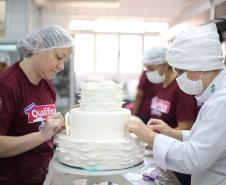 Aula de confeitaria.