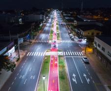 Vista da Avenida Carlos Borges com iluminação em LED.