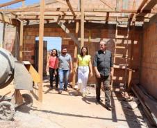 Equipe acompanhando a obra.
