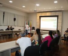 Profissionais durante a apresentação do Enf.º Cleber.