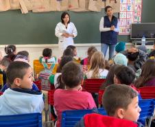 Palestra administrada as crianças sobre a conscientização da Dengue. 