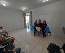 Encontro com as gestantes, e entrega de Kits, pela equipe da UBS Santo Antônio. (Enfermeira e Agente de Saúde) 