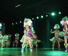 Apresentação cultura indígena grupo pé vermelho