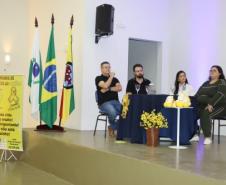 Profissionais envolvidos na discução do tema durante a mesa redonda.