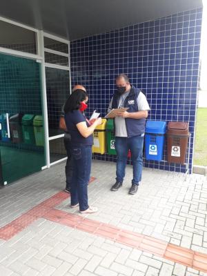 Trabalho de conversa com moradores que passaram por atendimentos em serviços públicos paranaenses