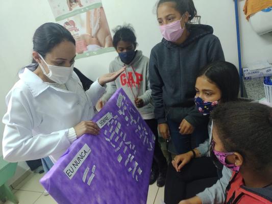Profissionais da Saúde da Prefeitura de Ivaiporã e adolescentes se reúnem mensalmente na Unidade Básica de Saúde Alto Porã