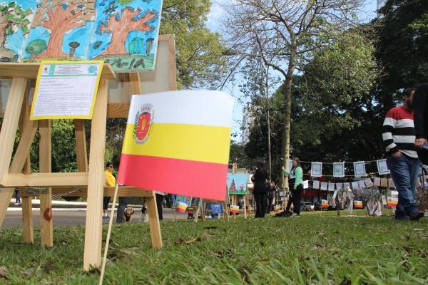 Exposição dos trabalhos no entorno do Parque do Ingá.