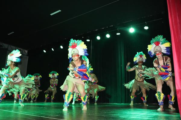 Apresentação cultura indígena grupo pé vermelho