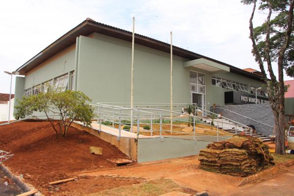 Prédio do antigo Fórum da Comarca de Ivaiporã passa a integrar patrimônio municipal